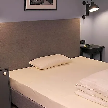 Henry Hotel